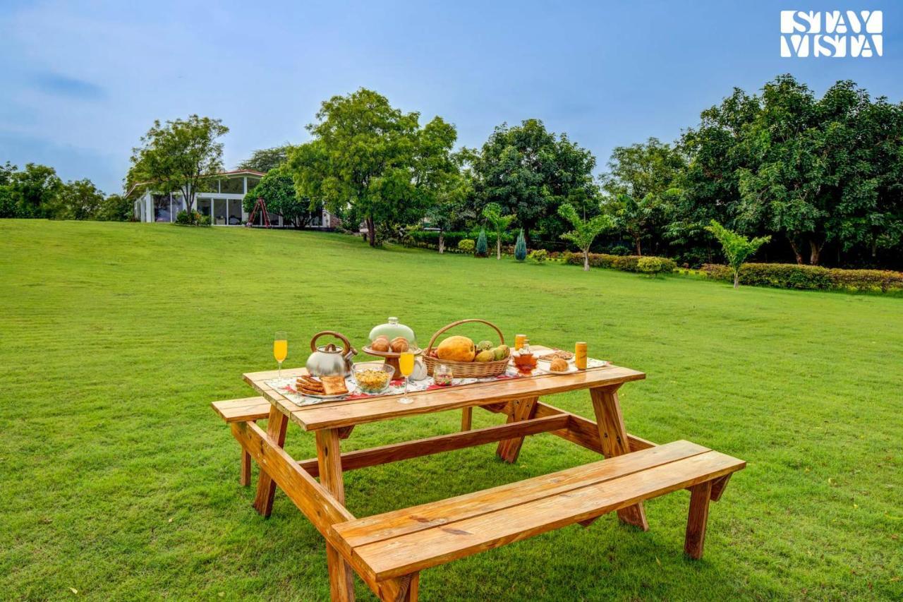 Stayvista At Idyllic Farmhouse - A Glasshouse With Outdoor Pool Gurgaon Exterior foto