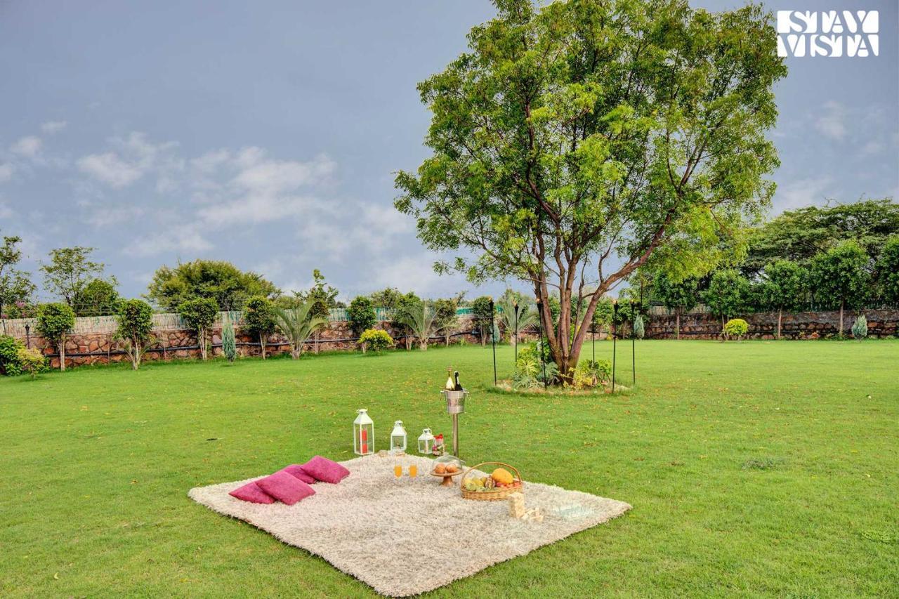 Stayvista At Idyllic Farmhouse - A Glasshouse With Outdoor Pool Gurgaon Exterior foto